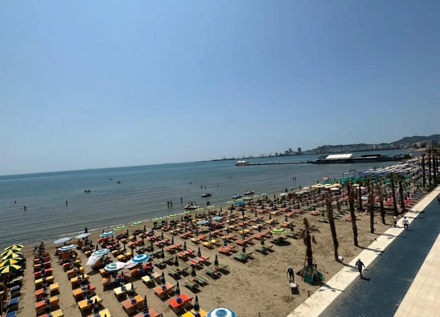 Blue And Salmon Apartments Durres