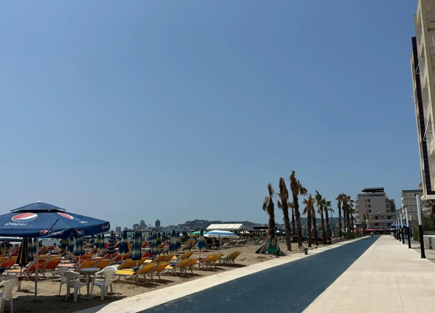 Blue And Salmon Apartments Durres