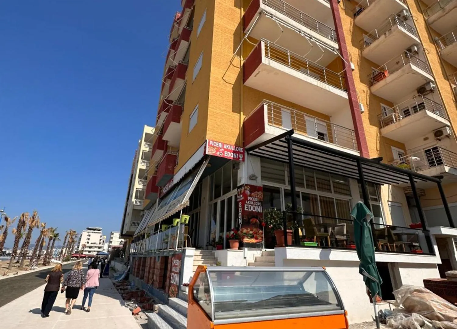 Blue And Salmon Apartments Durres Albania